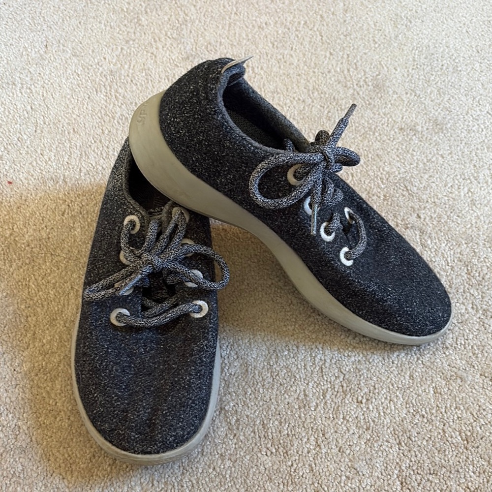 Allbirds Gray Sneakers with lt grey sole.